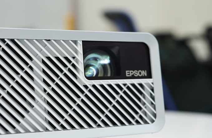 may chieu laser 3lcd nho nhat the gioi