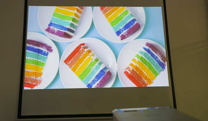 may chieu laser 3lcd nho nhat the gioi