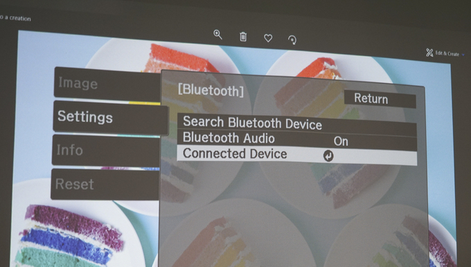 may chieu laser 3lcd nho nhat the gioi