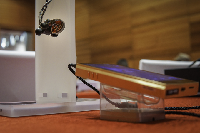 dan am thanh chuc ty dong trinh dien