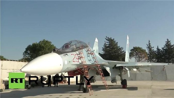 anh quan nhan nga linh an phat nang vi lo tay phong ten lua kh 29td trong kho vu khi