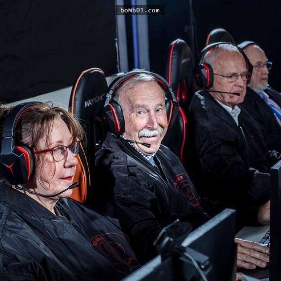 choang voi doi hinh game thu chuyen nghiep gia nhat the gioi