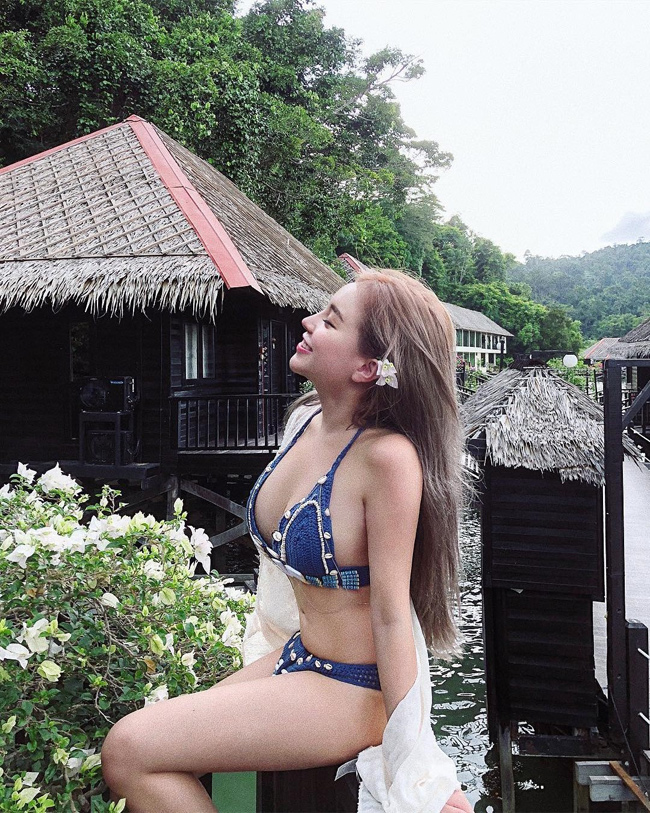 co gai chi can mim cuoi cung khien trieu dan ong rung dong