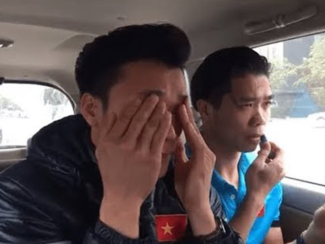 dung manh tren san co nhung ngoai doi cong phuong lai cute lac loi