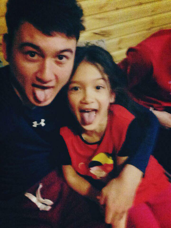 em gai xinh nhu thien than cua thu mon van lam khien dan mang ngat ngay