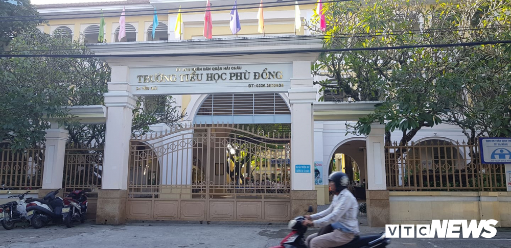 roi tu tang 2 truong hoc xuong dat be trai lop 1 bi chan thuong so nao