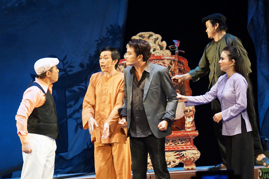 hoai linh khien khan gia khoc cuoi voi quotgiac mong dem xuanquot