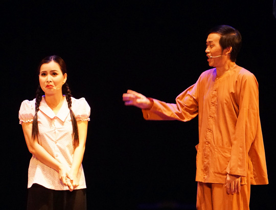 hoai linh khien khan gia khoc cuoi voi quotgiac mong dem xuanquot