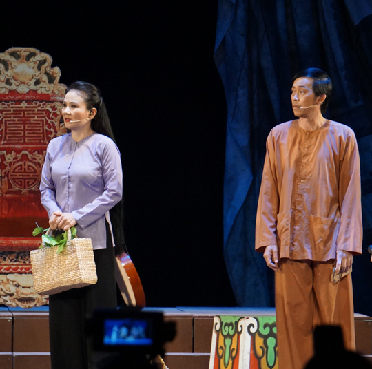 hoai linh khien khan gia khoc cuoi voi quotgiac mong dem xuanquot