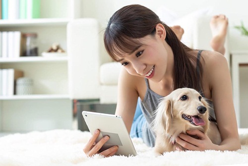 nu y ta xinh dep chan dai mien man gay sot mang