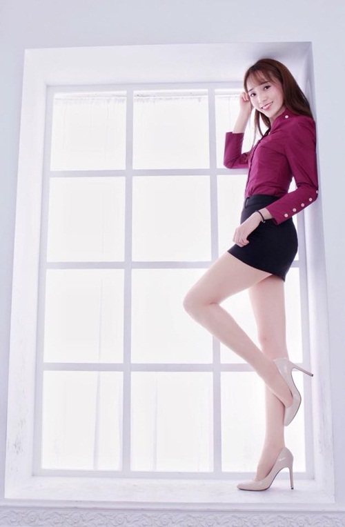 nu y ta xinh dep chan dai mien man gay sot mang