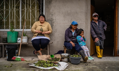 con dap khien ecuador ngap trong no nan voi trung quoc