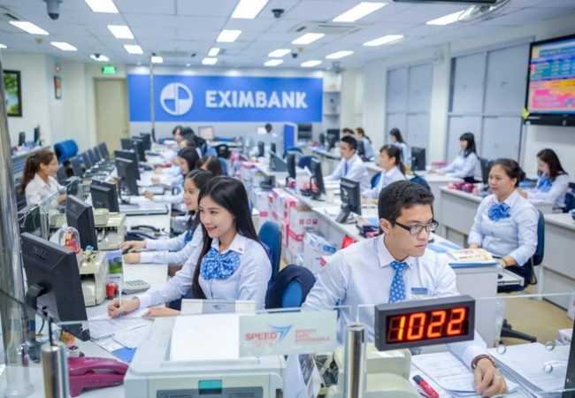 eximbank loai 8 ptgd ban dieu hanh tu 15 nhan su giam con 7 nguoi