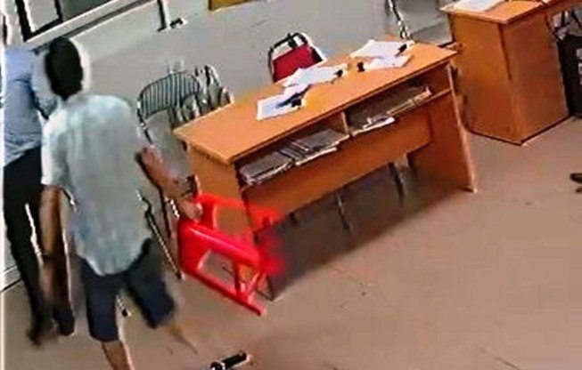 Nữ bác sĩ bị đánh: Chủ tịch phường cầm ghế là đồng phạm nu bac si bi danh chu tich phuong cam ghe la dong pham