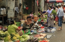 biet thu cua quy ba suu kyi o myanmar bi nem bom xang