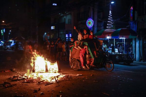 Trúng đạn 'lạc', bé gái 12 tuổi tử vong thương tâm trong đêm giao thừa - Ảnh 1