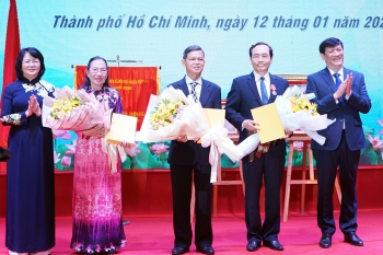 Ba bác sĩ nhận danh hiệu Thầy thuốc Nhân dân