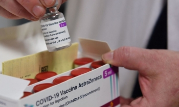 117.600 liều vaccine Covid-19 đầu tiên về tới Việt Nam