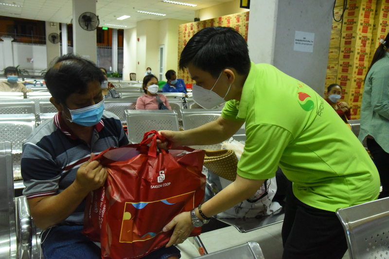 Phút “Giao thừa nghĩa tình” -0