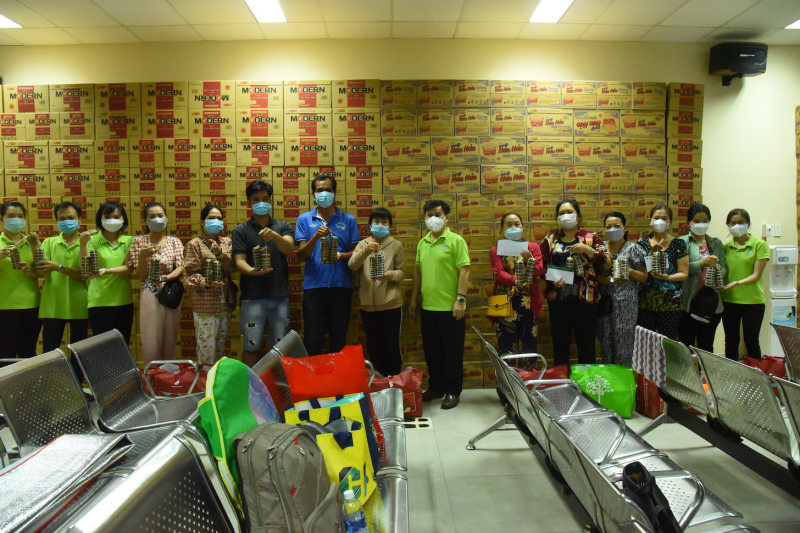 Phút “Giao thừa nghĩa tình” -1