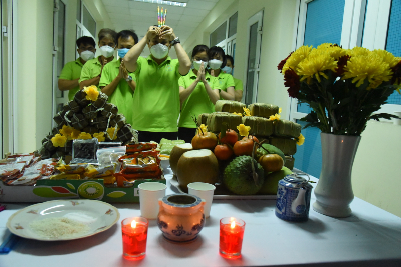 Phút “Giao thừa nghĩa tình” -0