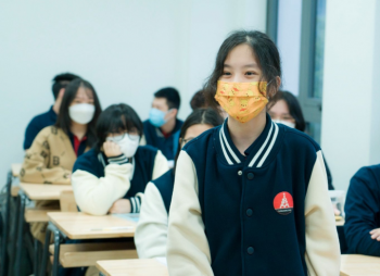 Không tổ chức bán trú, phụ huynh than trời phải bỏ việc, tất tả đưa đón con