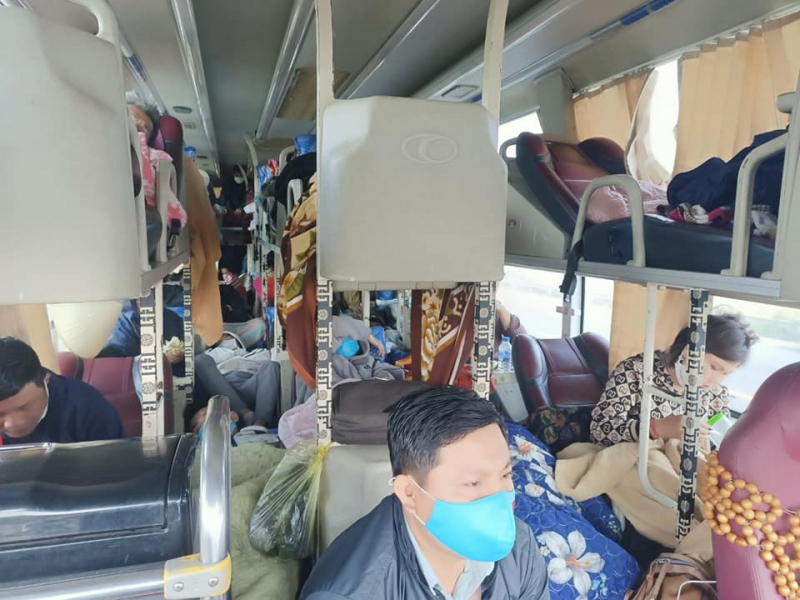 Xe khách nhồi nhét, xe tải cơi nới đua nhau vi phạm TTATGT khi qua cửa ô vào Đà Nẵng ngày đầu năm -1