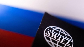 Phương Tây loại loạt ngân hàng Nga khỏi hệ thống SWIFT