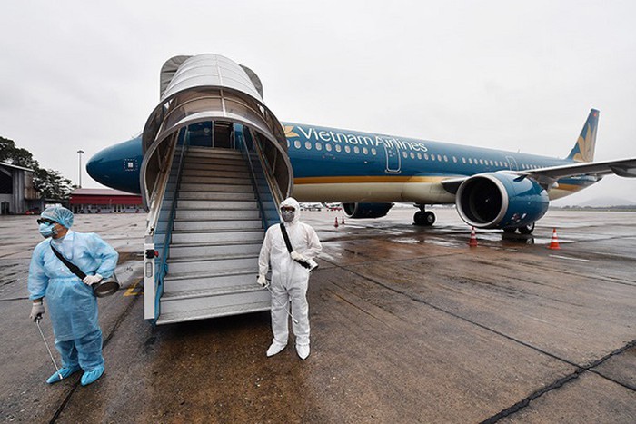 mot nguoi nhat nhiem covid 19 di tren chuyen bay cua vietnam airlines