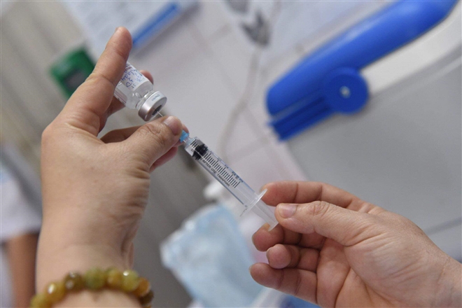 Bộ Y tế khuyến cáo 9 đối tượng cần hoãn tiêm vaccine COVID-19 - 1