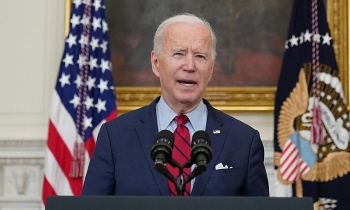 Biden xem xét ban sắc lệnh kiểm soát súng đạn