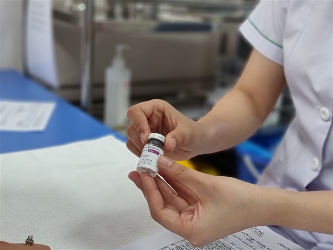 Ngày 1/4, lô vaccine COVID-19 đầu tiên của Covax về Việt Nam - 1