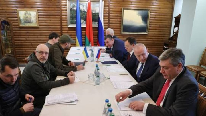 Kết thúc vòng hòa đàm thứ 2, Nga-Ukraine thống nhất mở hành lang nhân đạo dân sự - 1