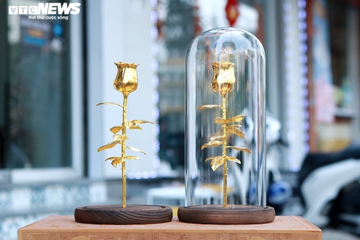 Quà mạ vàng đắt đỏ hút khách nhà giàu dịp 8/3 - 5