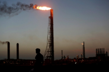 Tìm nguồn dầu thay thế Nga, Mỹ "ra giá" với Venezuela