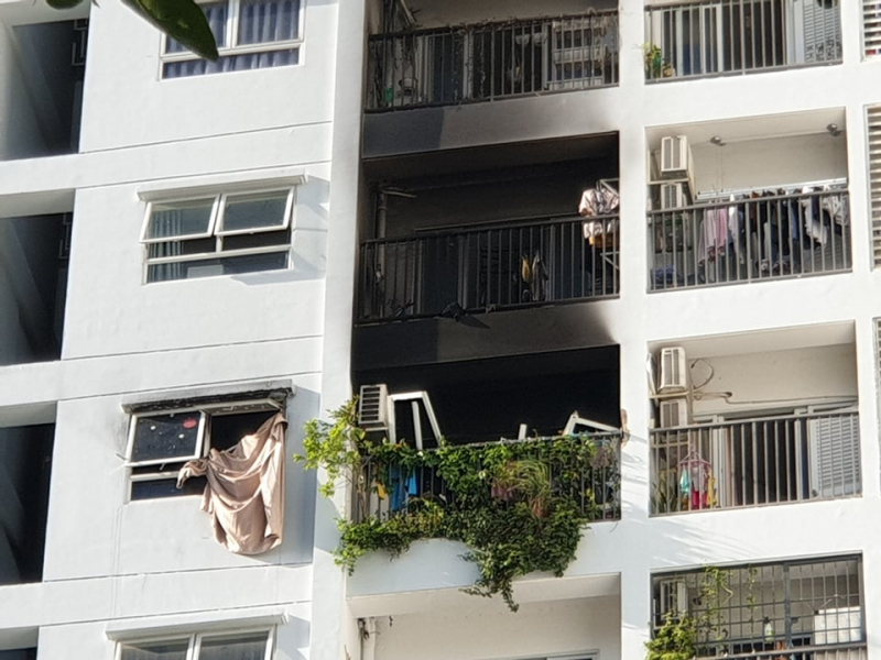 Cháy căn hộ trên tầng 10, 2 người phụ nữ tử vong -0