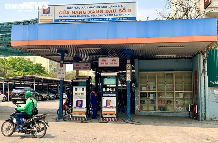 Xăng sắp giảm giá mạnh do thuế bảo vệ môi trường giảm một nửa - 1