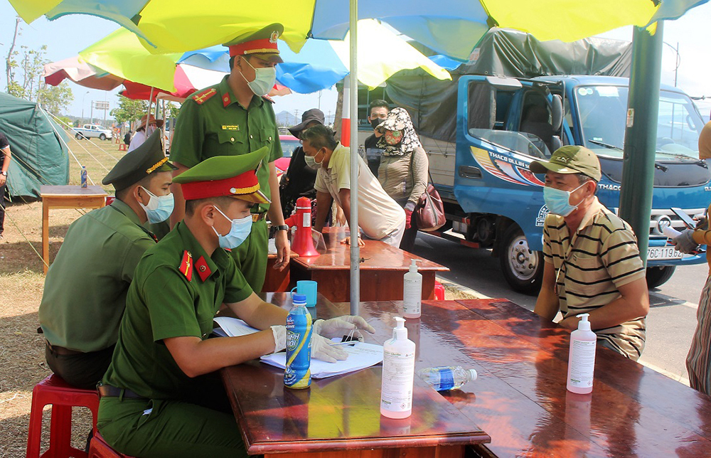 quang nam cach ly hon 100 nguoi ve tu ha noi tp hcm