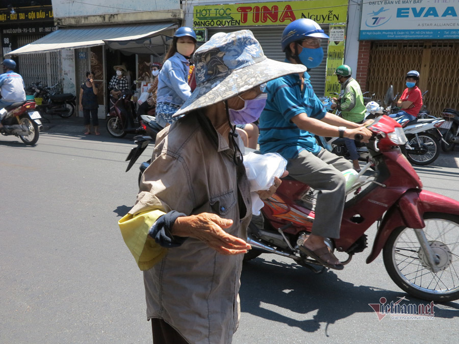 vo chong sai gon nghi kinh doanh nau com phat ngan bao gao cho nguoi ngheo