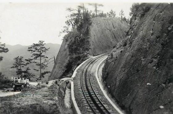 tuyen duong sat huyen thoai chang con gi ngoai nhung thuoc phim va hinh anh