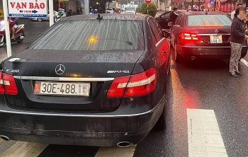 Lộ đường dây làm giả giấy tờ từ hai xe Mercedes trùng biển