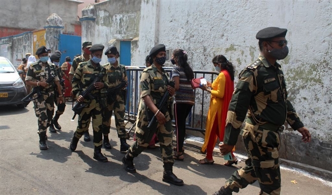 Vỡ trận COVID-19, Ấn Độ điều quân đội hỗ trợ các bệnh viện - 1
