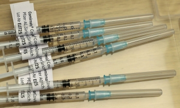 Nga, Trung bị tố tung tin giả về vaccine Covid-19 phương Tây