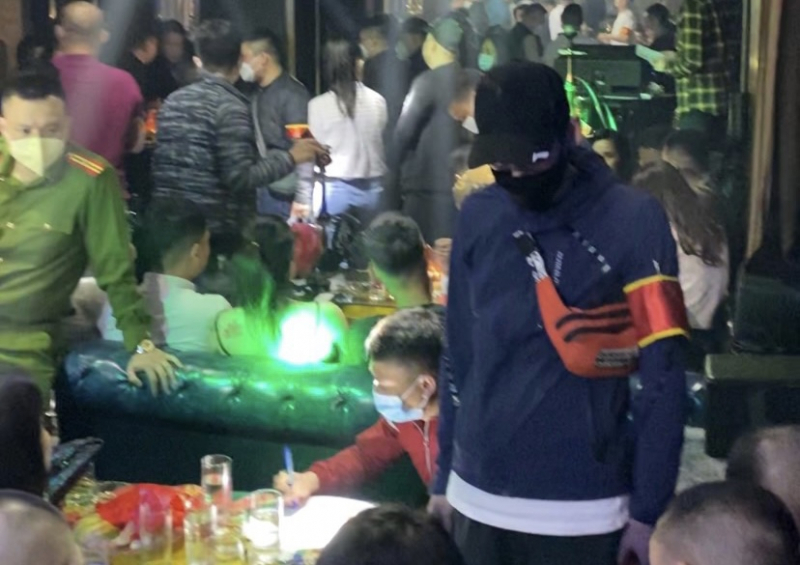 Kiểm tra quán bar phố cổ Hà Nội, phát hiện hơn 60 đối tượng “dân chơi” dương tính với ma túy -0
