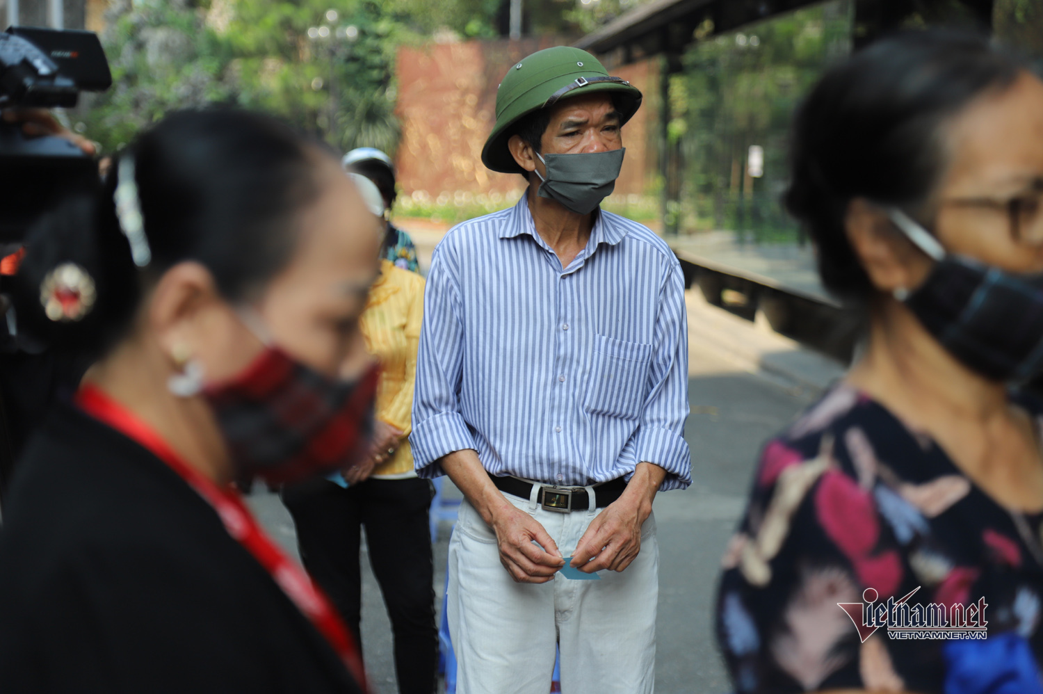 pho co ha noi tram nguoi doi nang nhan gao mien phi