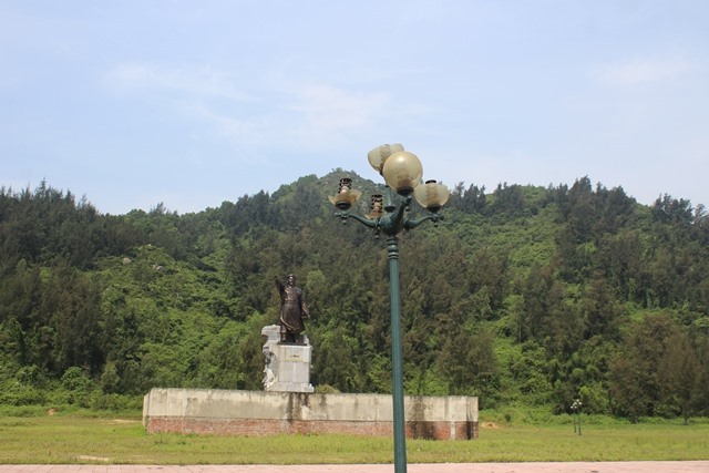 nhech nhac cong trinh tuong dai va quang truong vua mai hac de