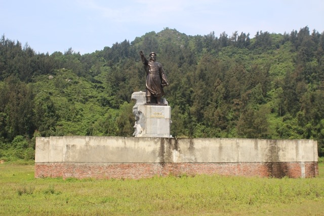 nhech nhac cong trinh tuong dai va quang truong vua mai hac de