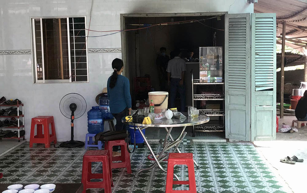 Con bật bếp gas nấu ăn, cha mở nắp can xăng gây cháy 2 người chết con bat bep gas nau an cha mo nap can xang gay chay 2 nguoi chet