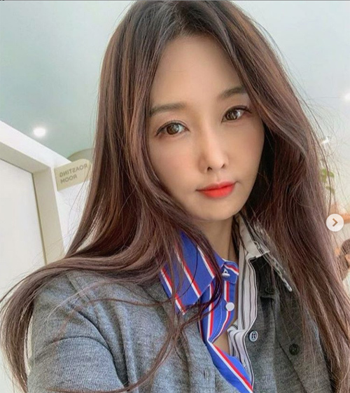 Nữ bác sĩ 51 tuổi được mệnh danh là "nữ thần tuổi trẻ" nu bac si 51 tuoi duoc menh danh la nu than tuoi tre