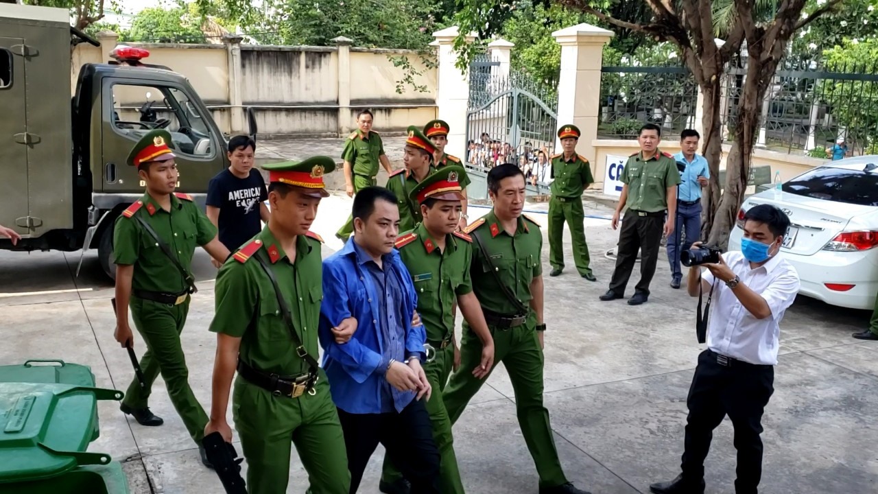 hinh anh moi nhat ve giang 36 cung dan em bi dua ra xet xu